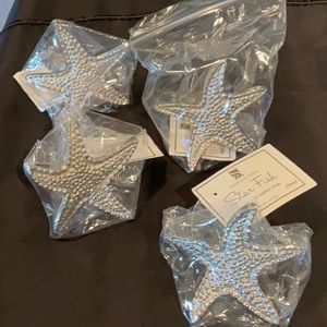 NWT silver tone metal star fish napkin rings.